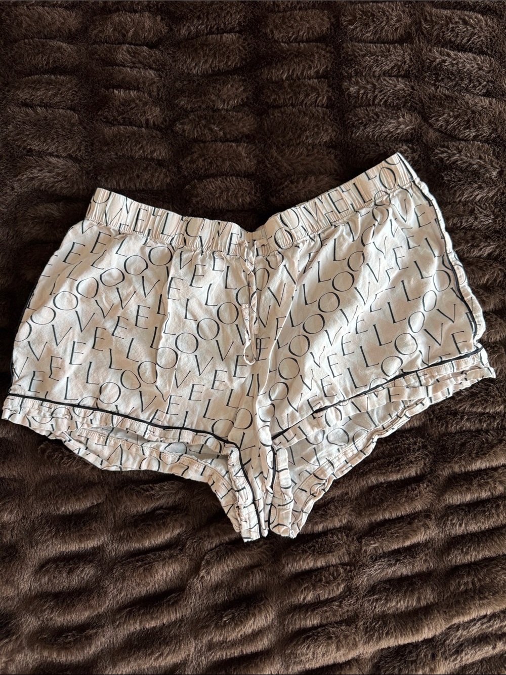 Victoria's Secret White Logo-Print Short Pajama Set - Picture 3 of 5
